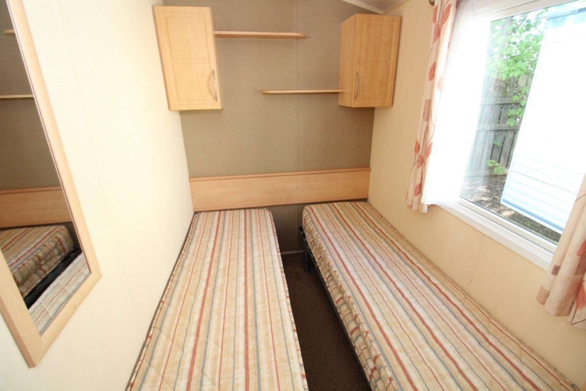 2011 Willerby Rio twin bedroom