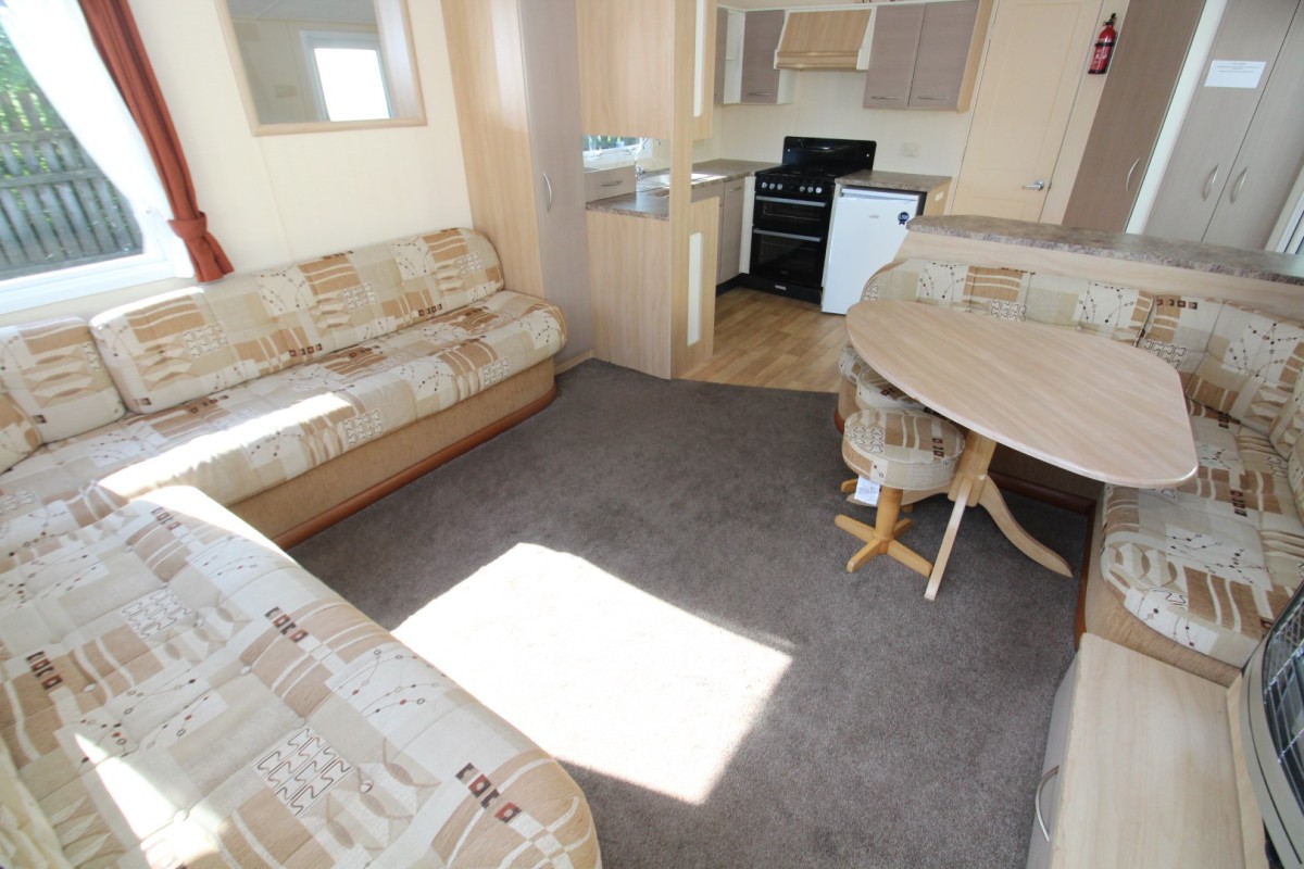 2011 Willerby Rio dining area