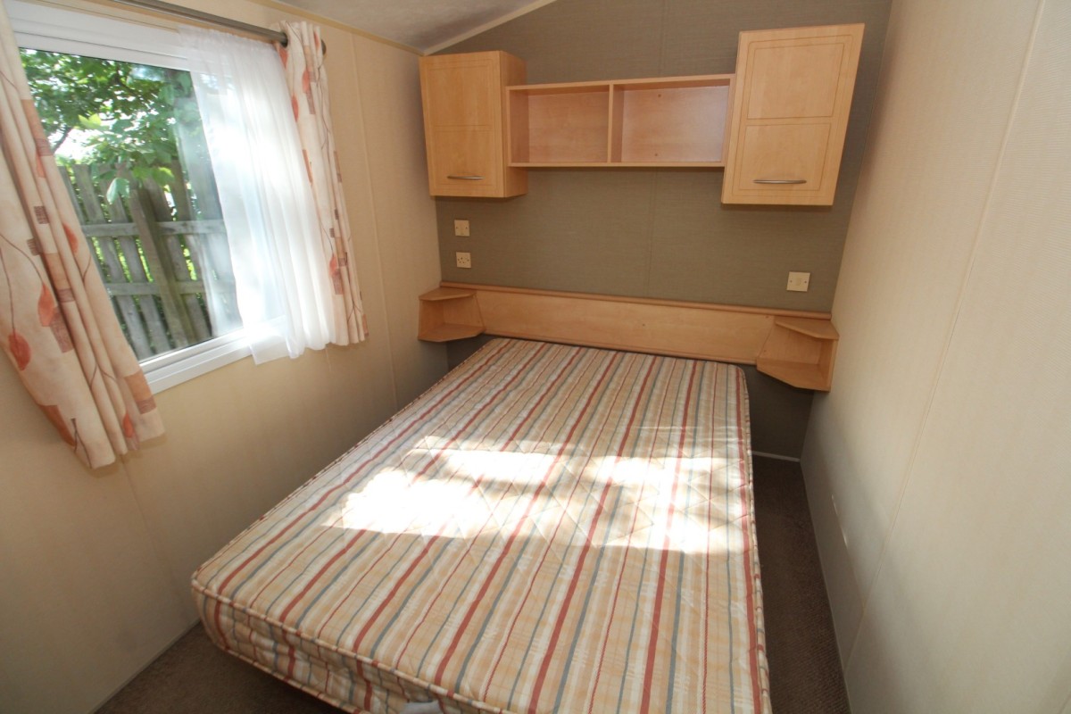 2011 Willerby Rio double bedroom