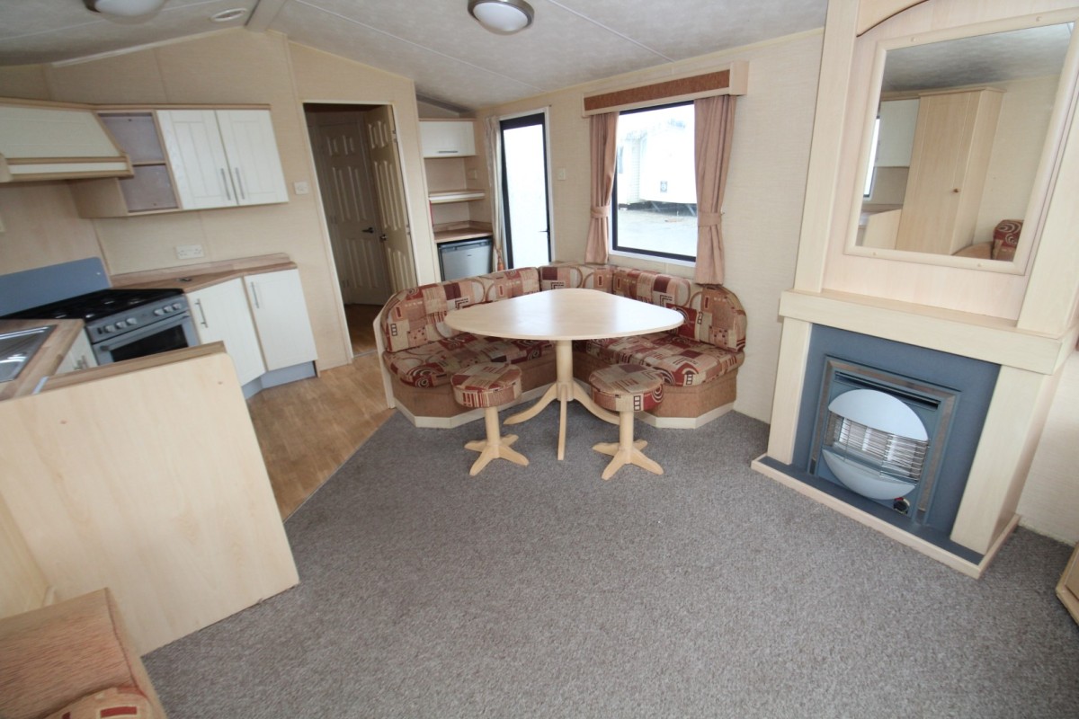 2009 Willerby Savoy dining area