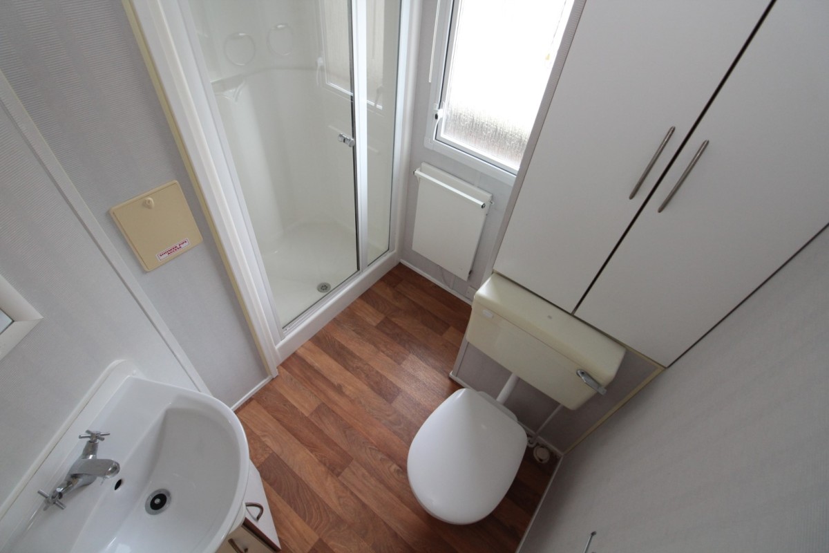 2011 Willerby Rio bathroom