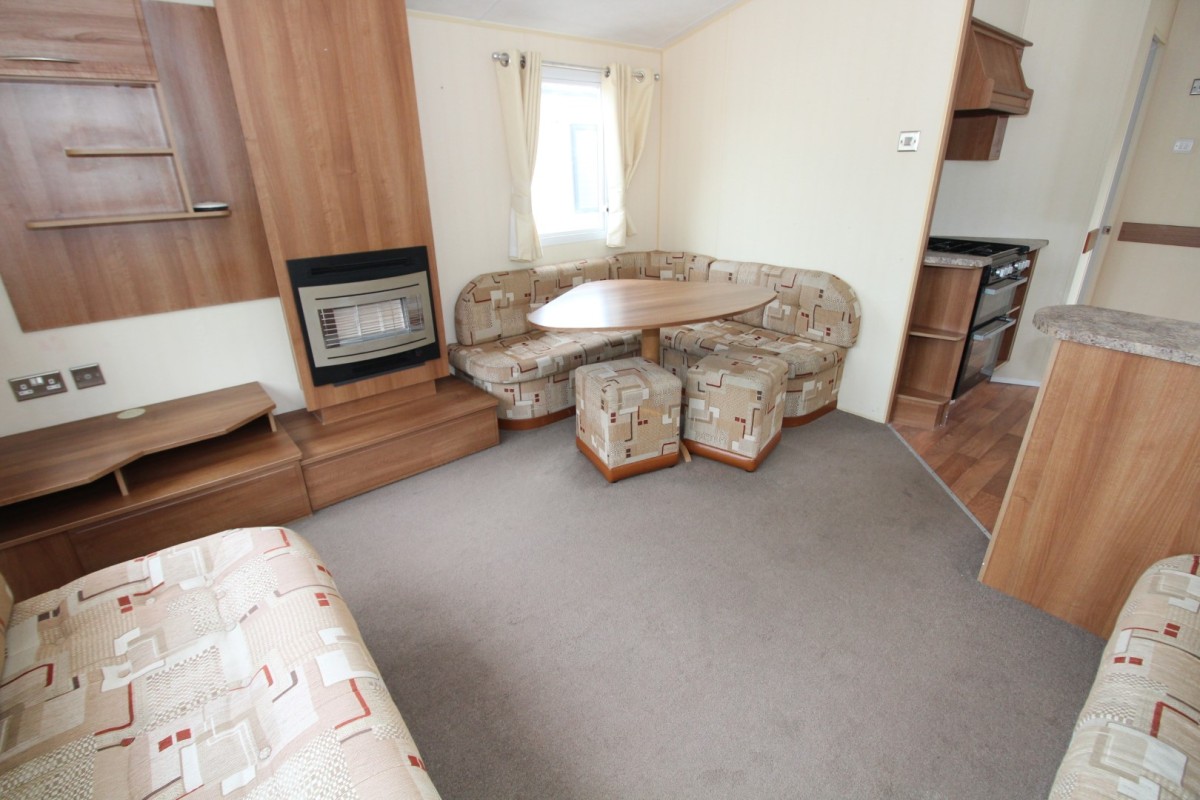 2011 Willerby Rio dining area