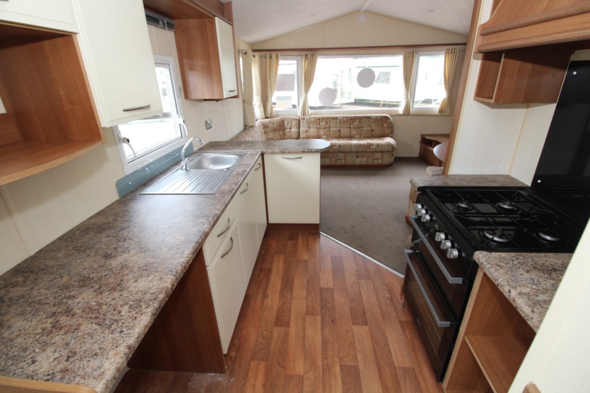 2011 Willerby Rio kitchen to lounge