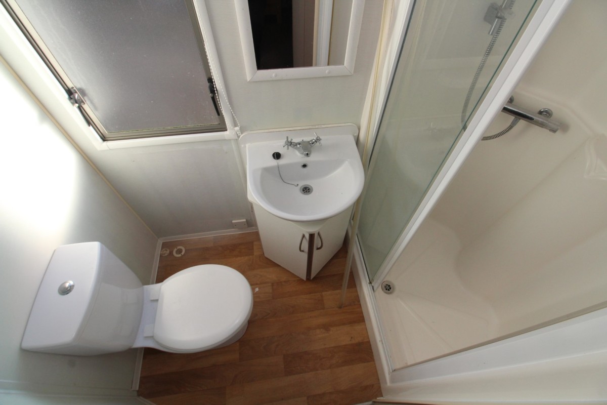 2011 Willerby Rio Gold family shower room