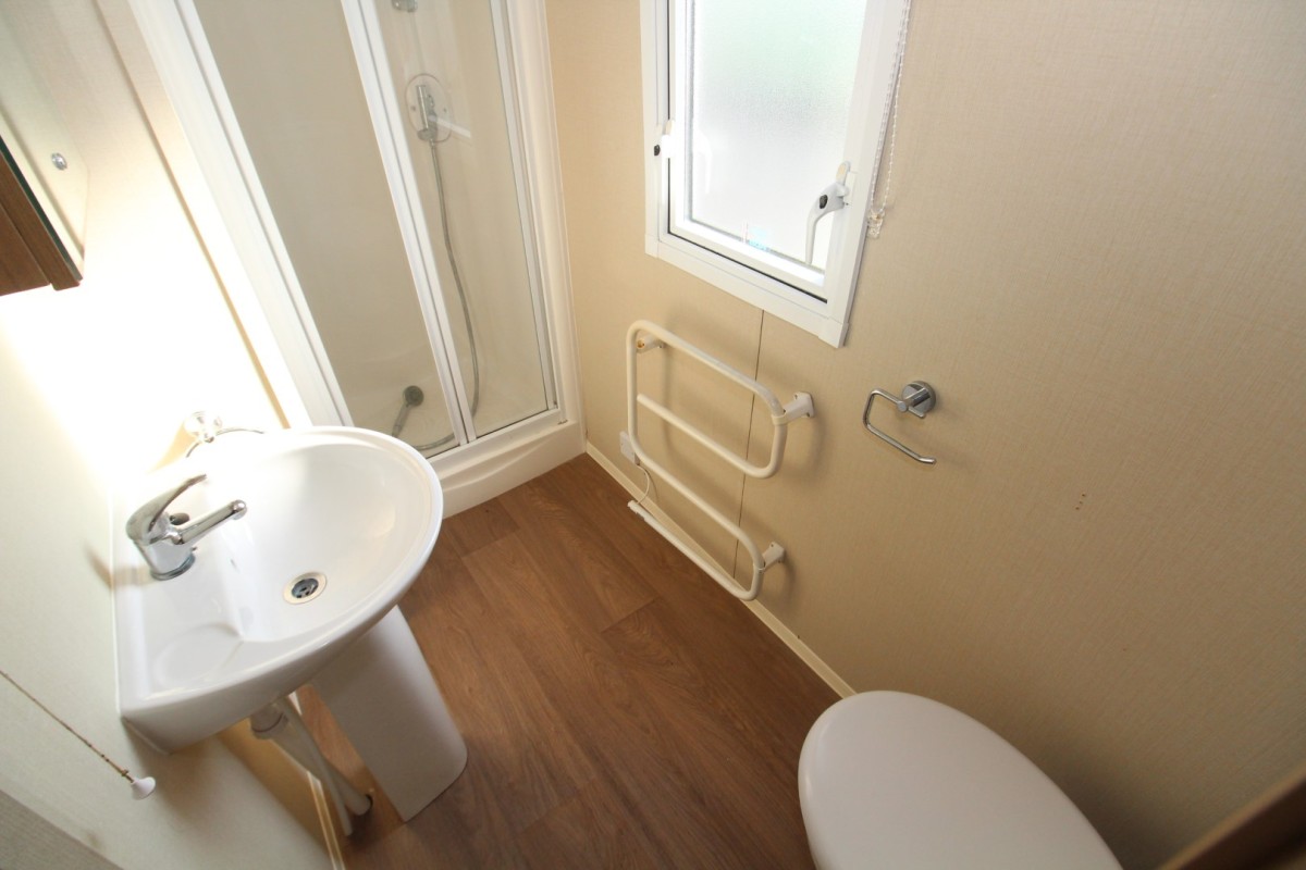 2014 Abi Oakley family shower room