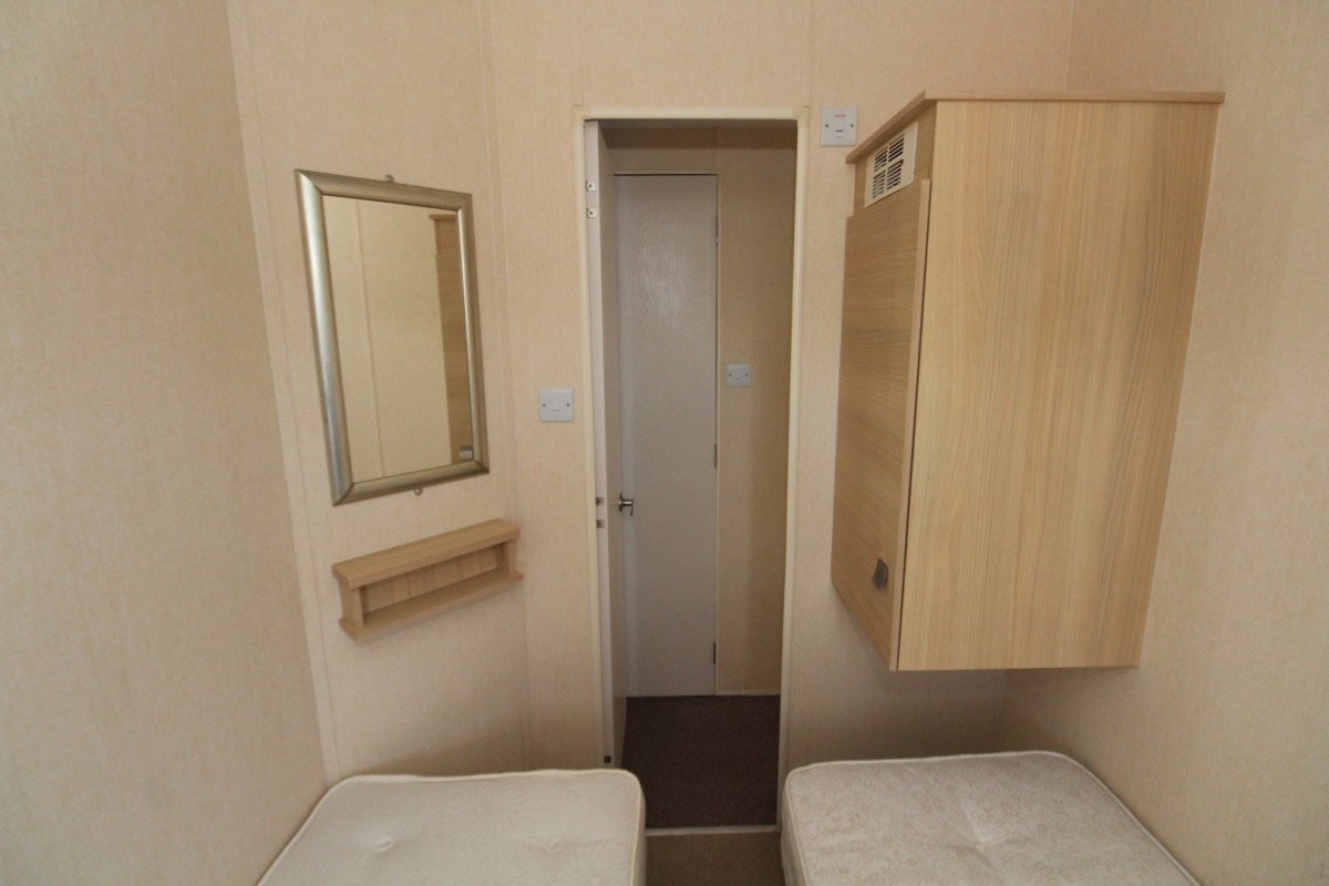 twin bedroom image