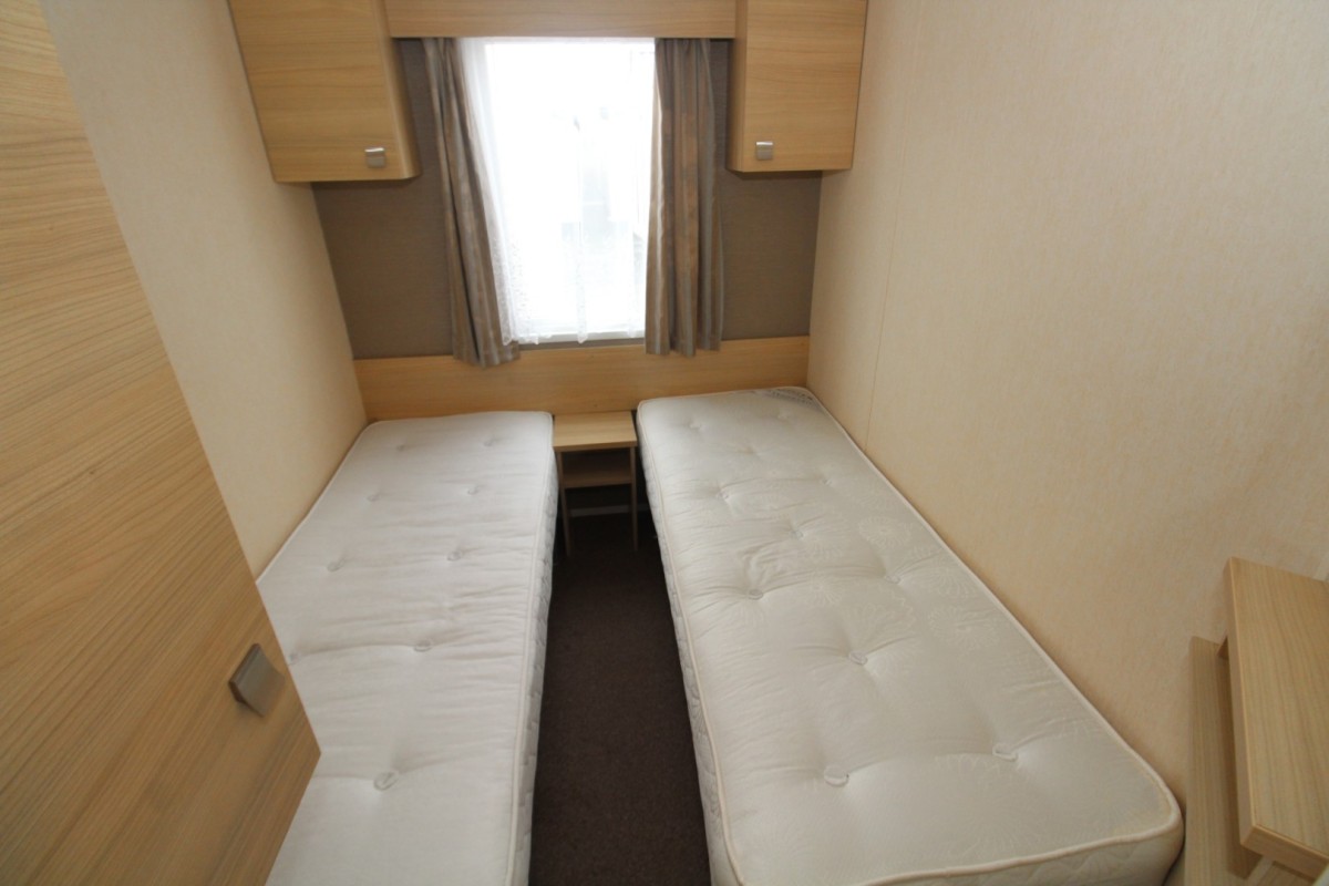 2013 Atlas Everglade twin bedroom