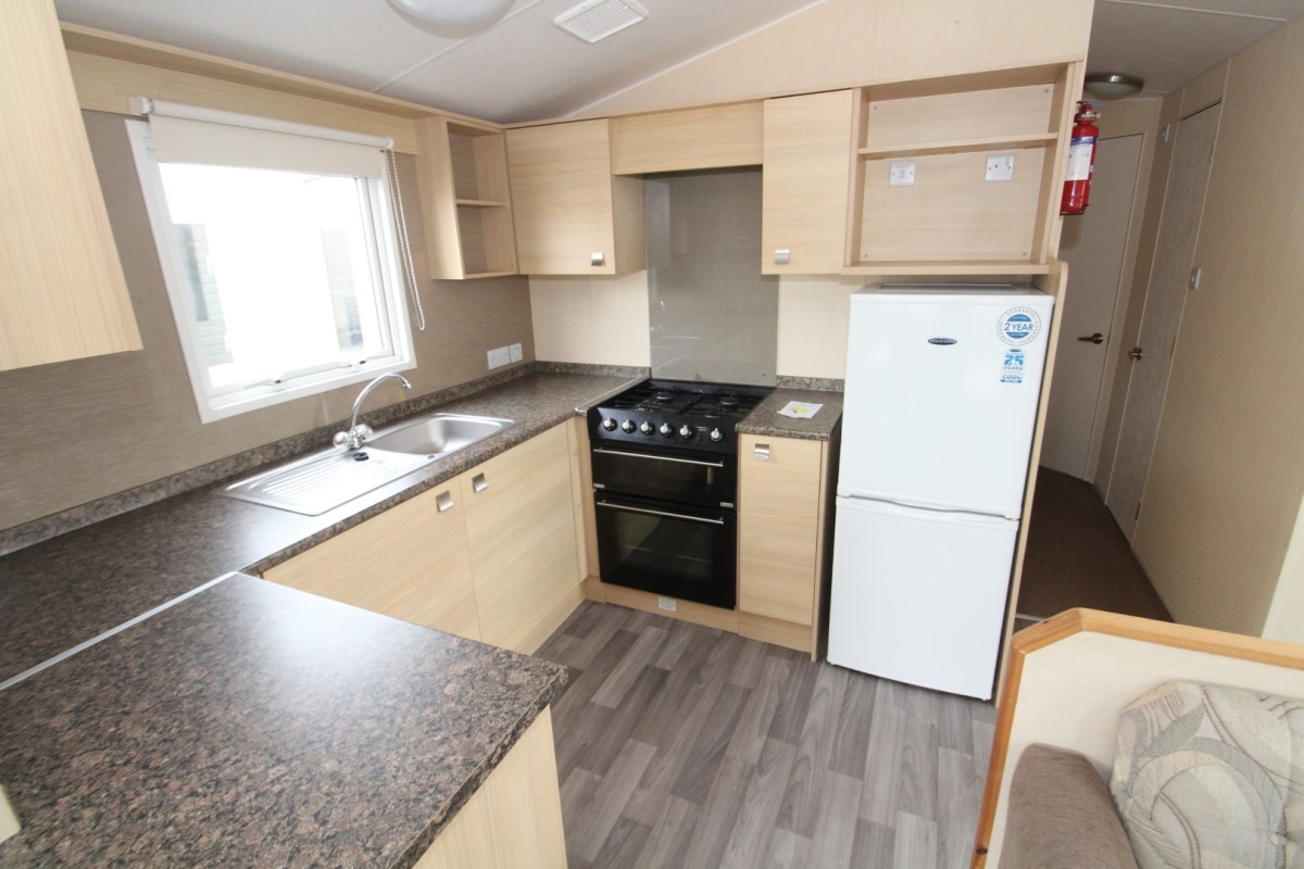 u shaped kitchen in the 2013 Atlas Everglade