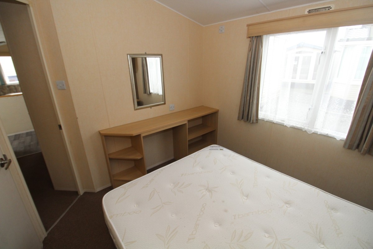 2013 Atlas Everglade double bedroom with dressing table