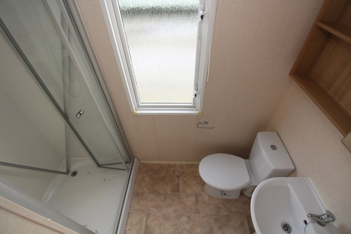 shower room in the 2013 Atlas Ruby