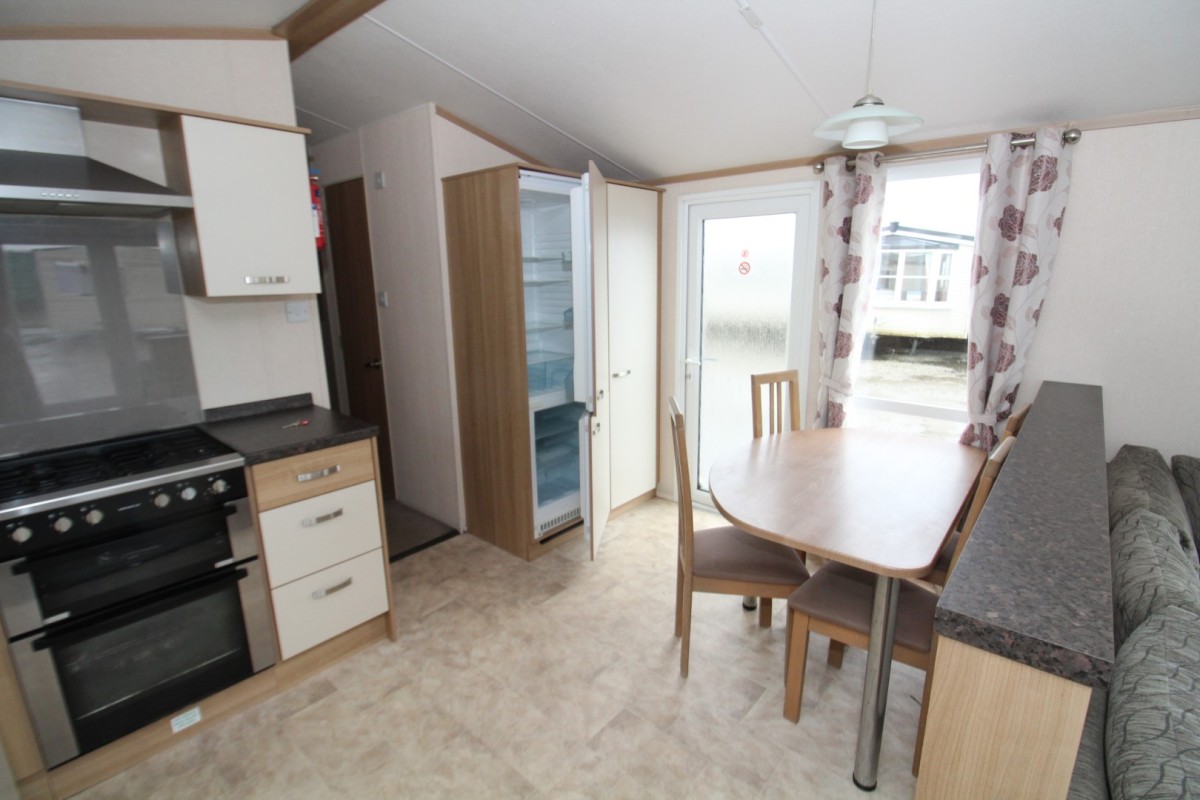 2013 Atlas Ruby dining area