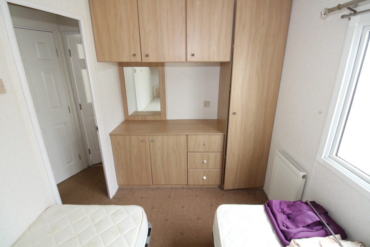 twin bedroom with central heating