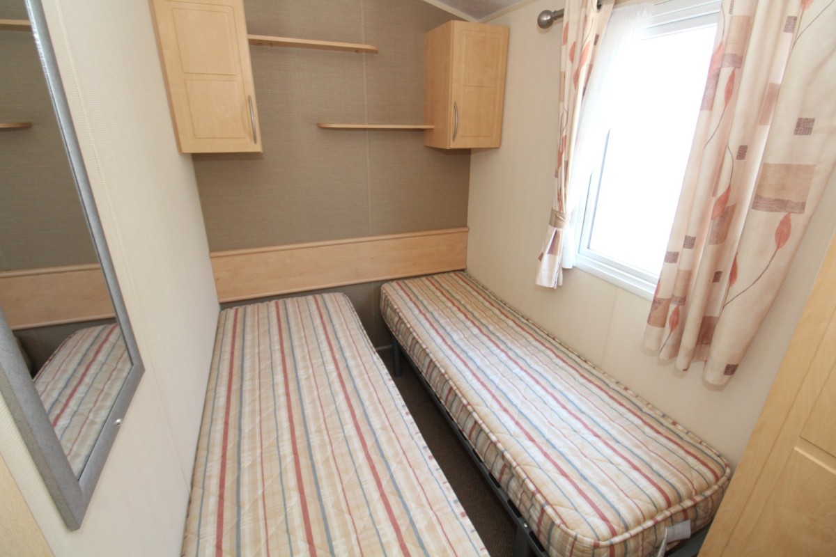 2011 Willerby Rio twin bedroom