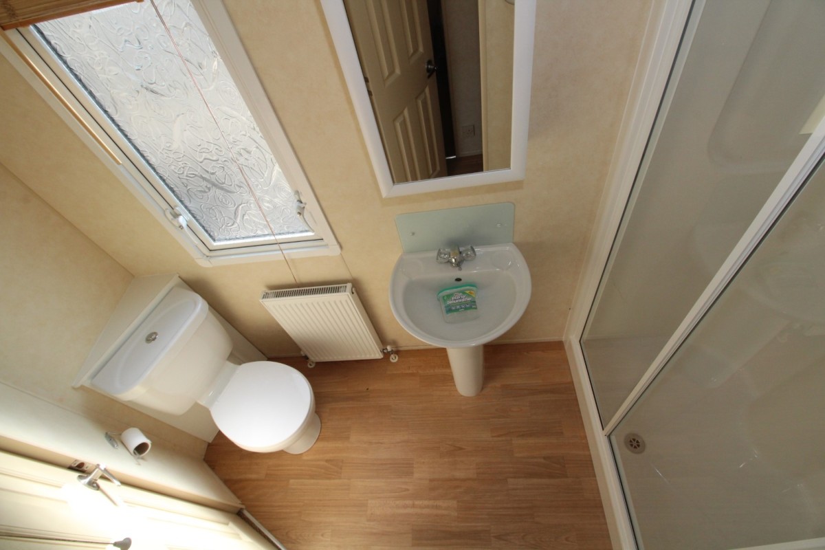 2008 Willerby Richmond toilet room with shower