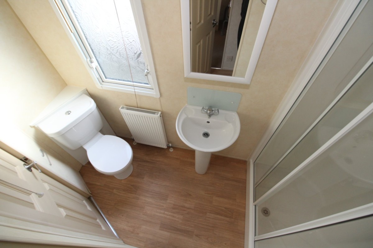 2008 Willerby Richmond toilet room with shower