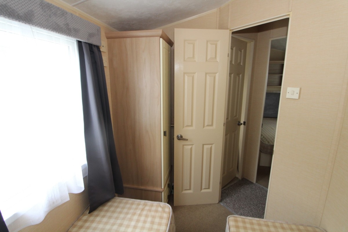 2009 Willerby Leven twin bedroom