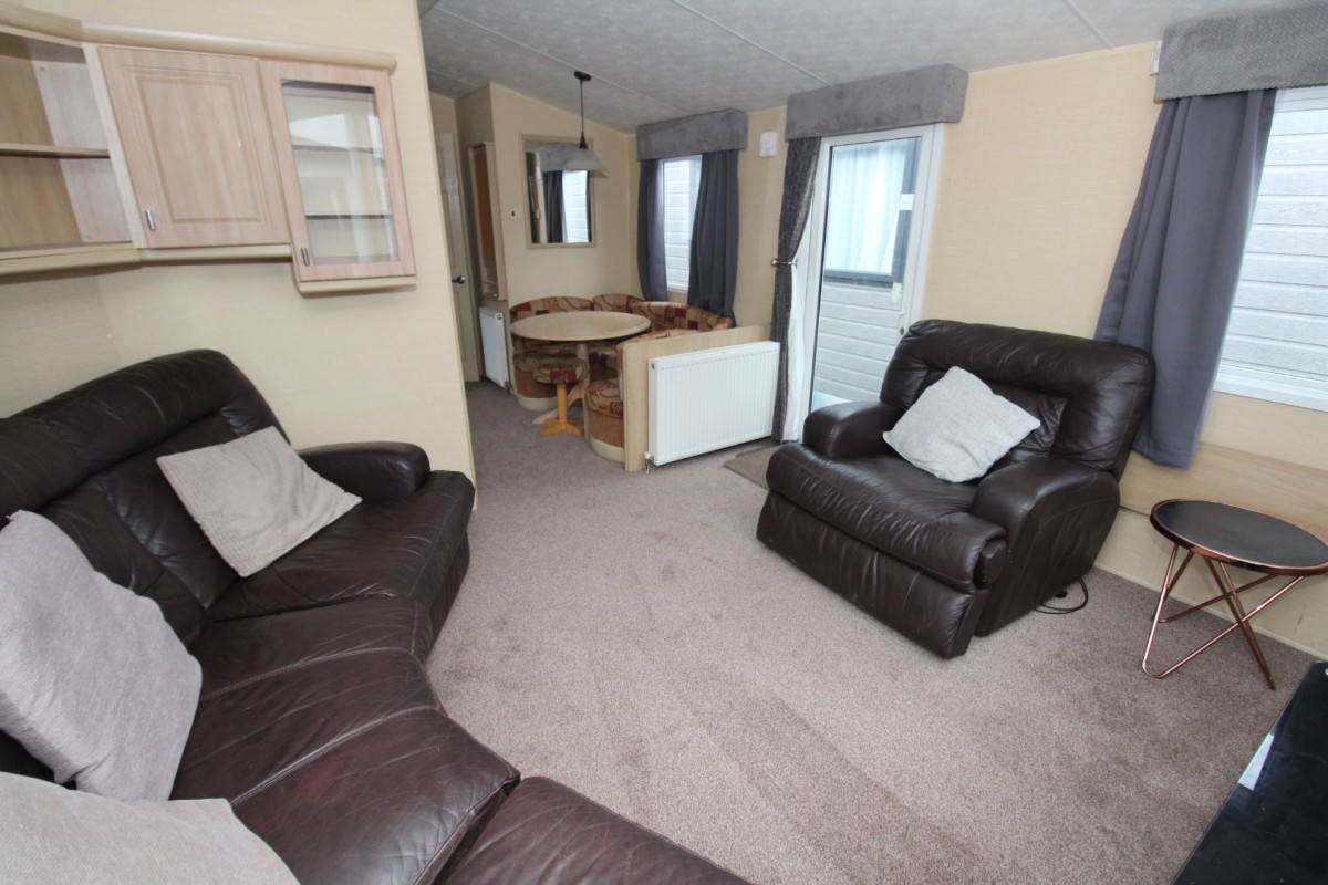 2009 Willerby Leven lounge to dining area