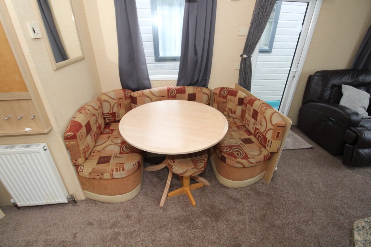 dining area in the 2009 Willerby Leven