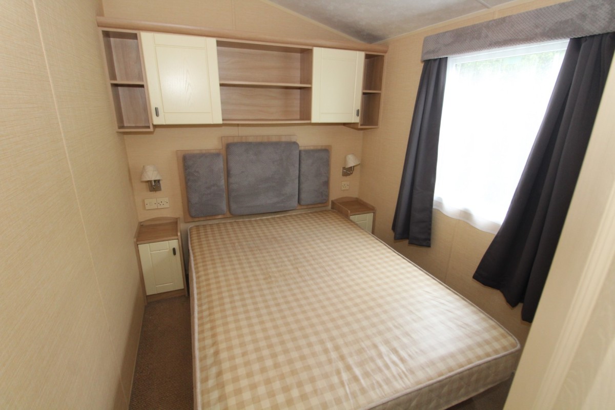 2009 Willerby Leven double bedroom