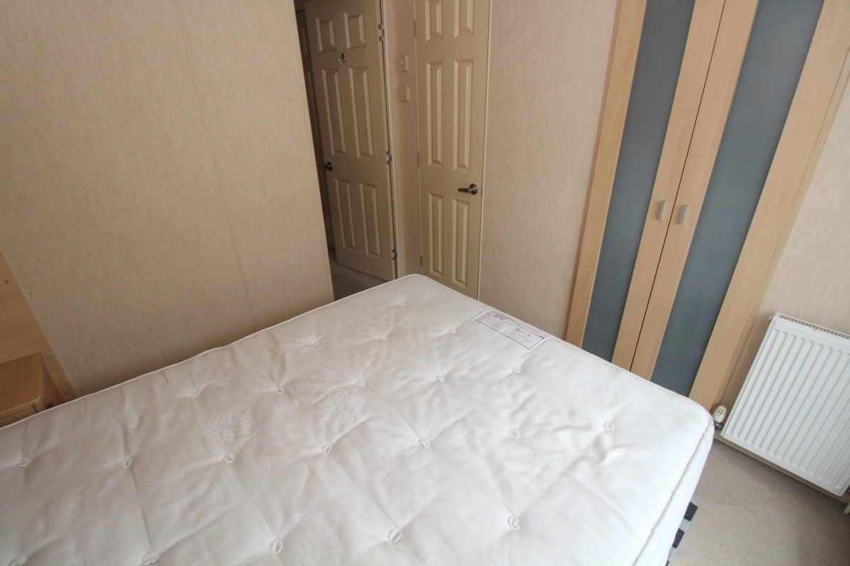 2009 Willerby Winchester double bedroom with wardrobes