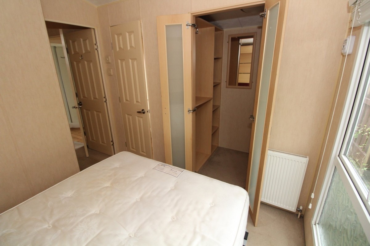 2009 Willerby Winchester double bedroom with wardrobes