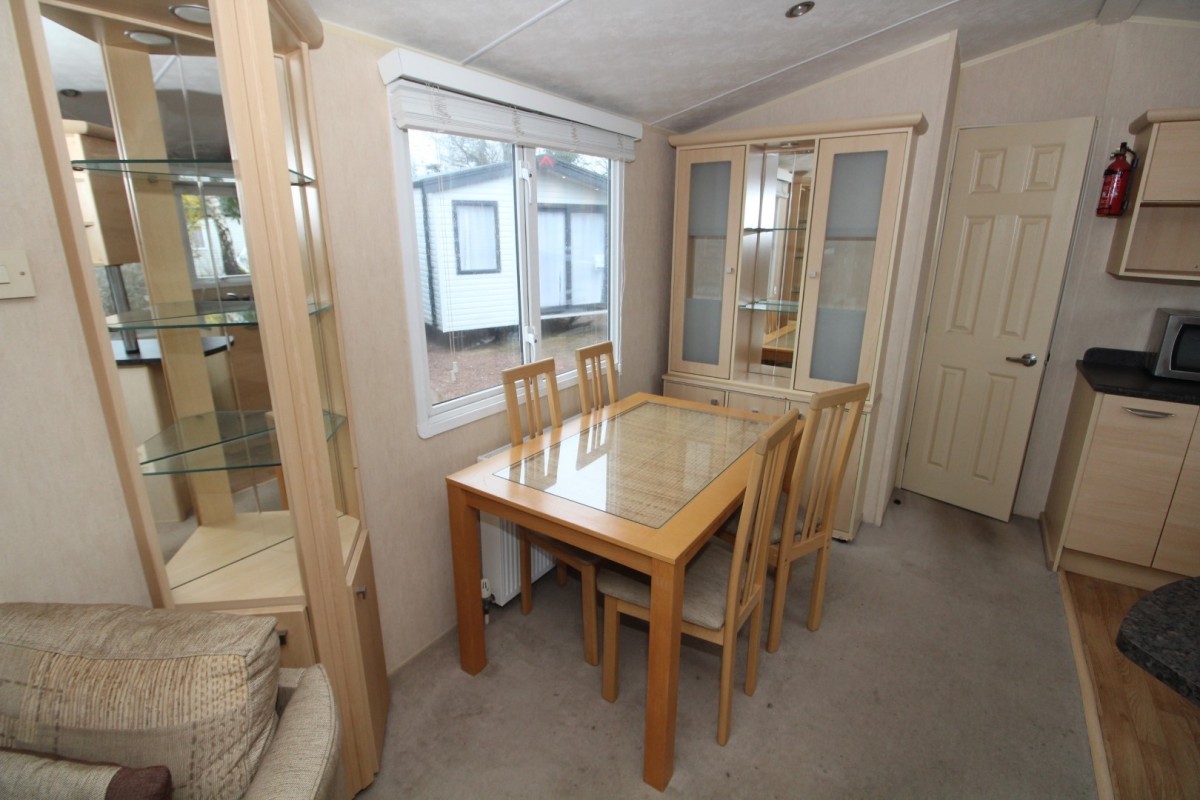2009 Willerby Winchester dining area
