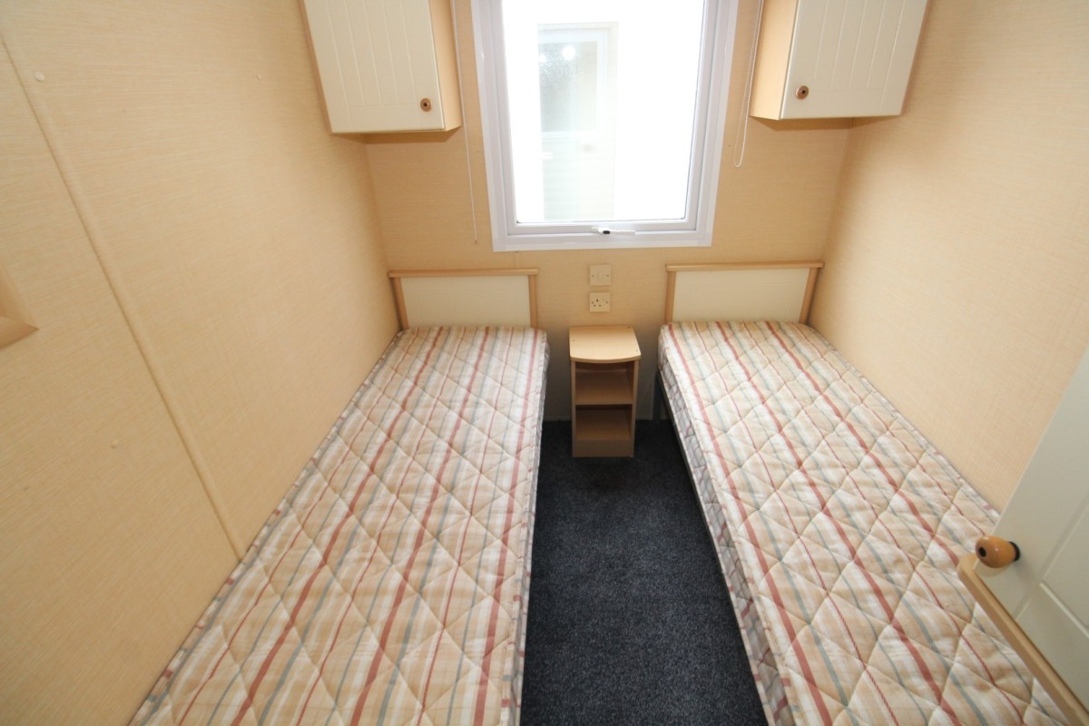 2009 Willerby Savoy twin bedroom