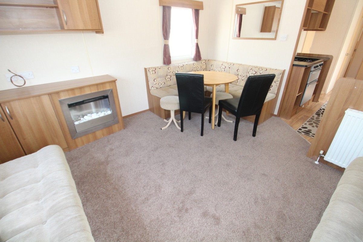 2011 Abi Lomond dining area
