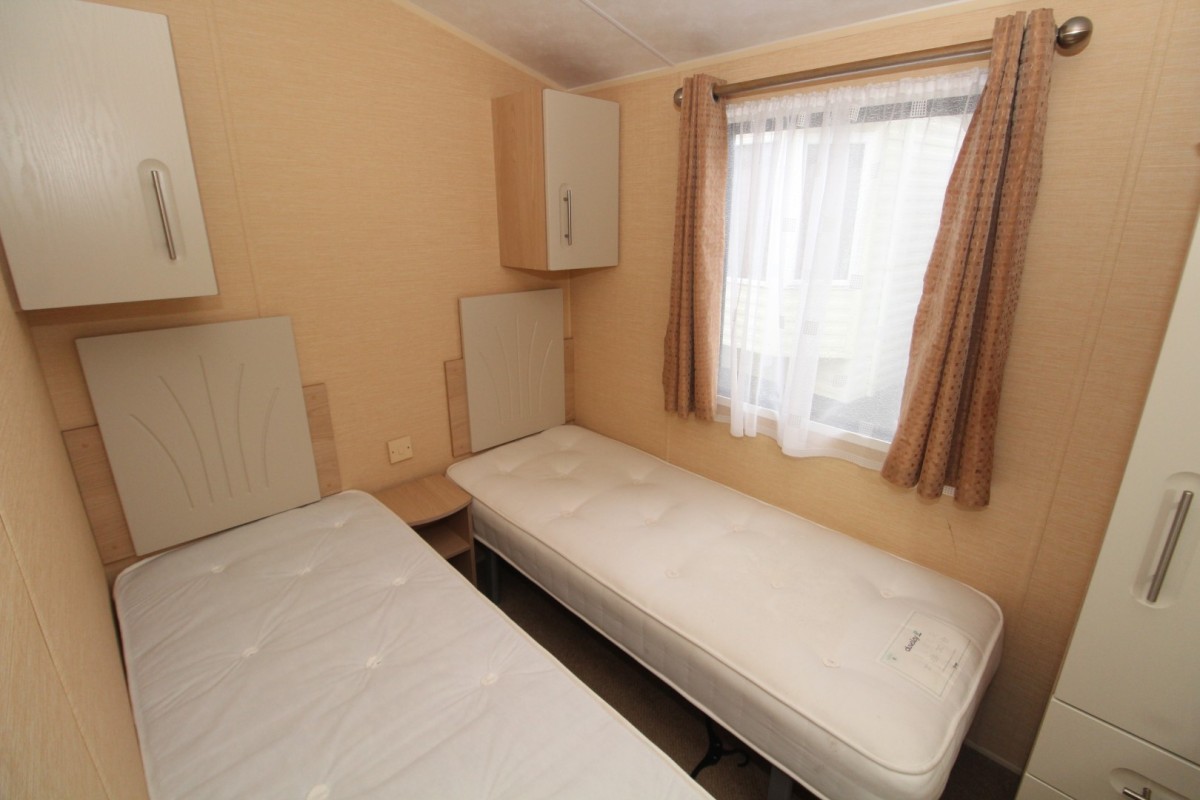 2010 Willerby Westmorland twin bedroom