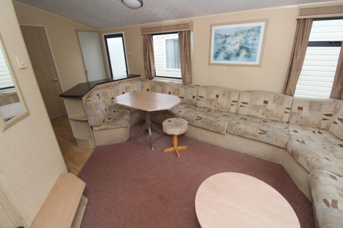 2010 Willerby Westmorland dining area
