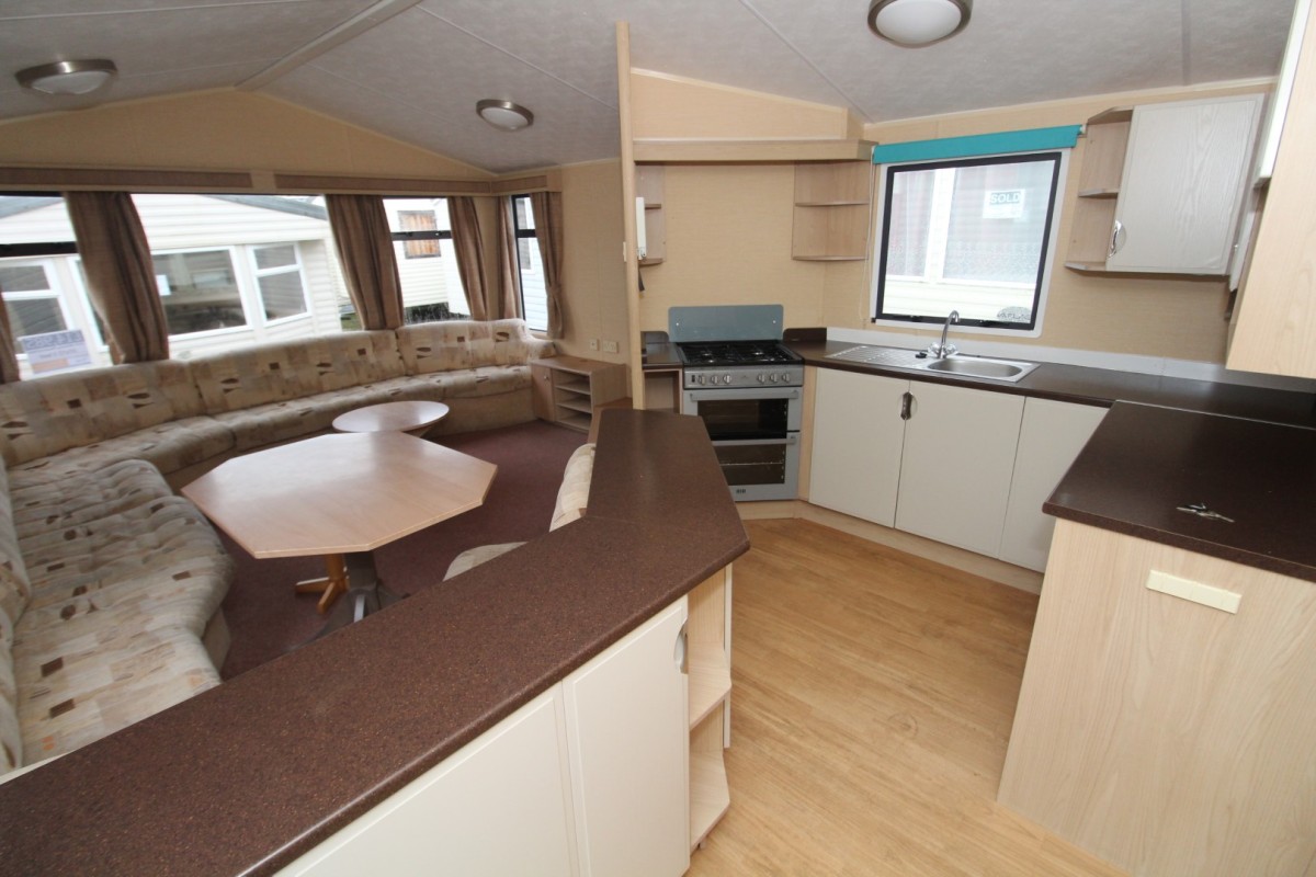 2010 Willerby Westmorland dining area to kitchen