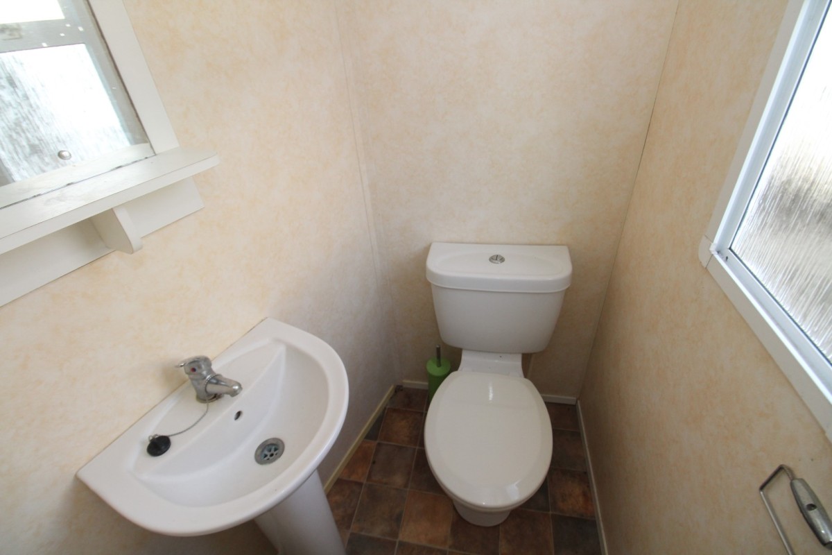 2005 BK Hallmark toilet room