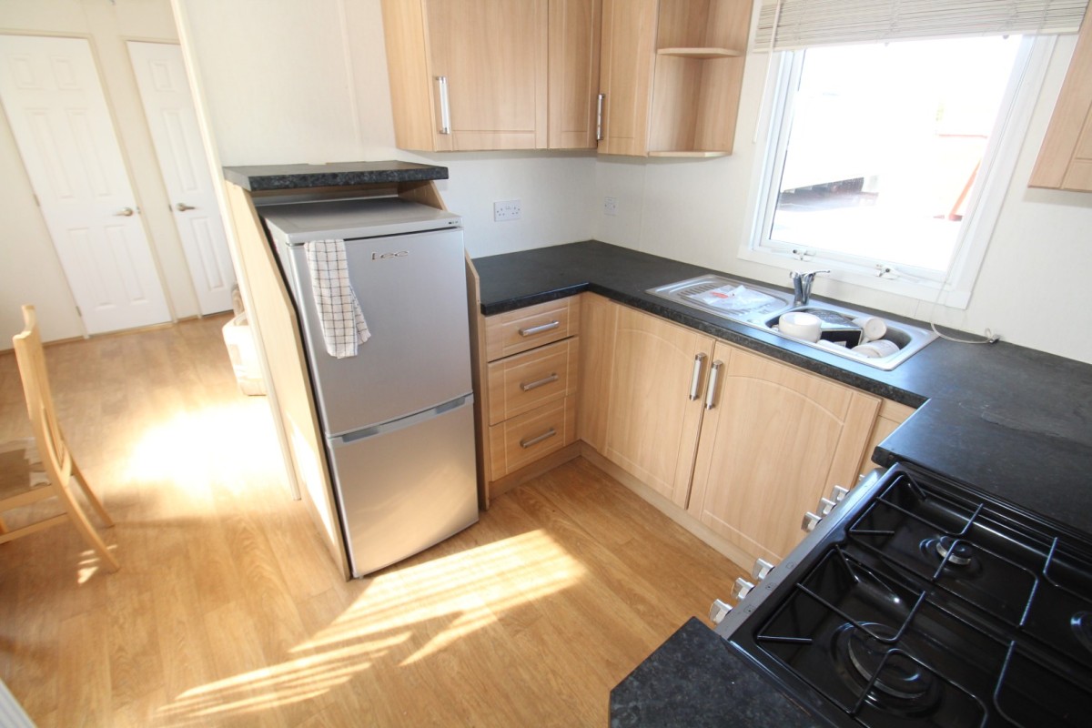 2006 Brentmere Willow Cl kitchen with fridge freezer