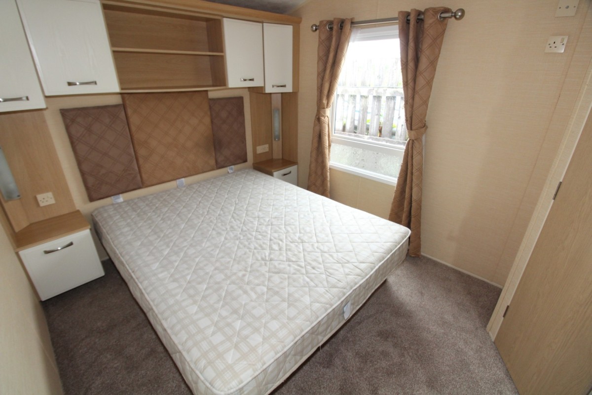 2010 Willerby Granada master double bedroom