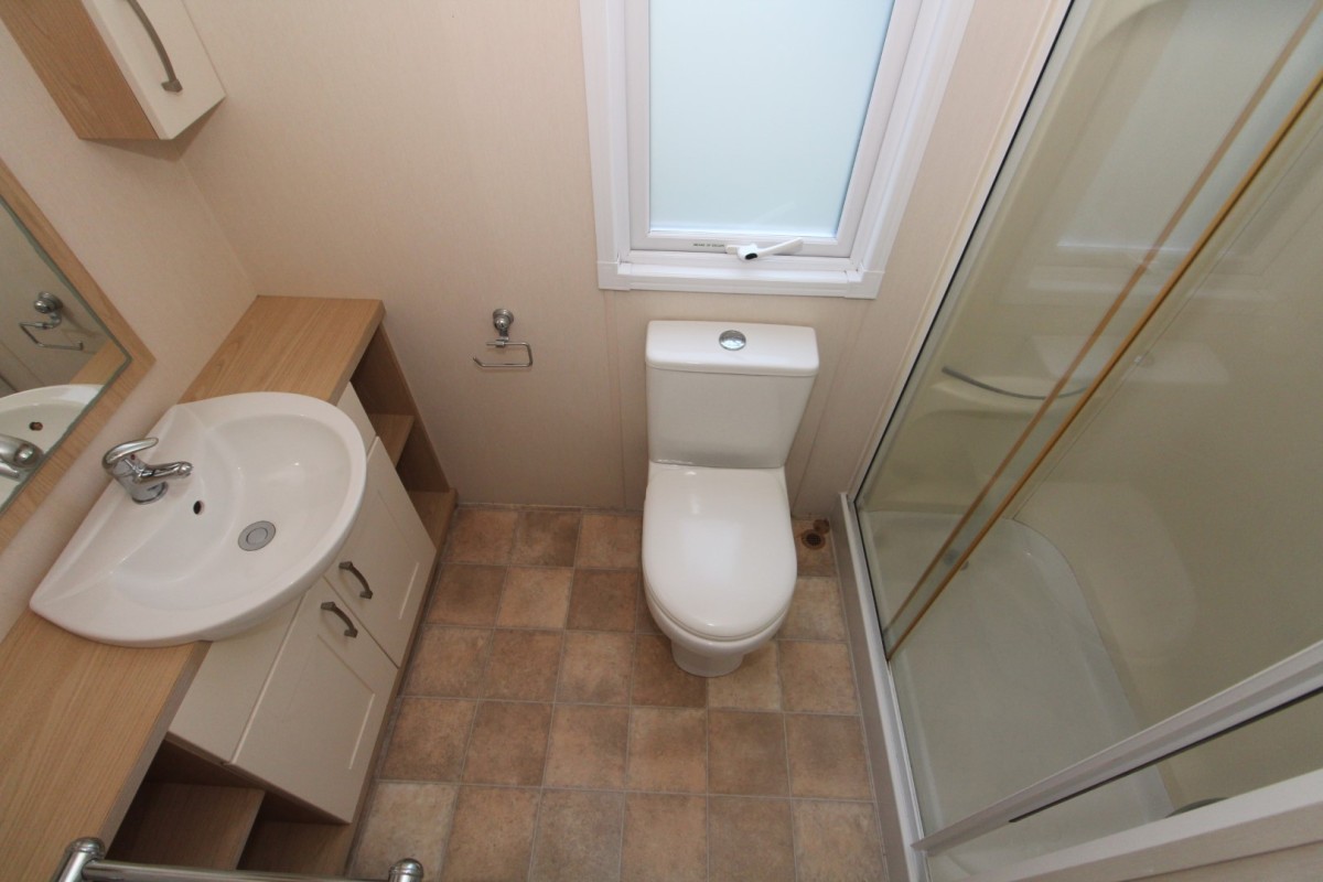 family bathroom with shower in the 2010 Pemberton Abingdon