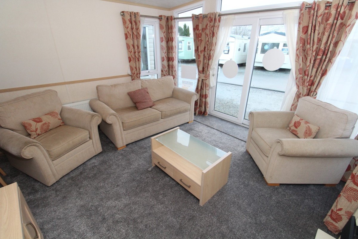 dining area and patio doors in the 2010 Pemberton Abingdon