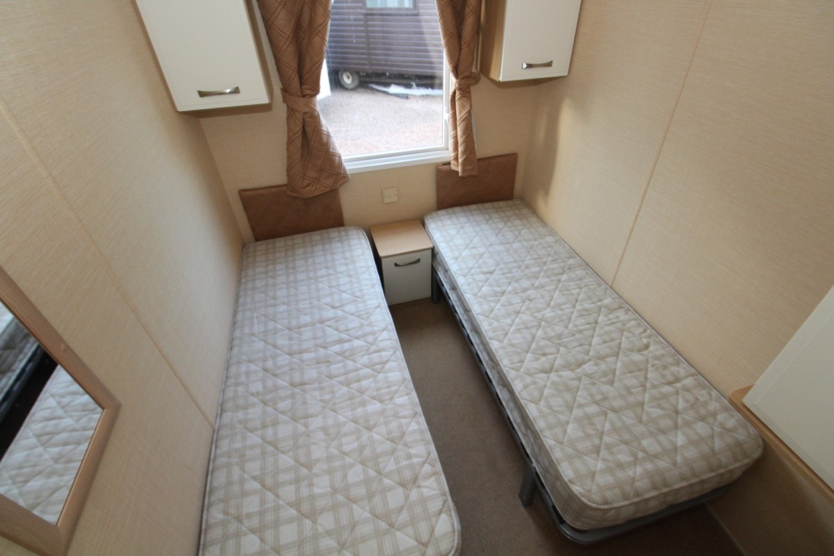 2010 Willerby Granada twin bedroom