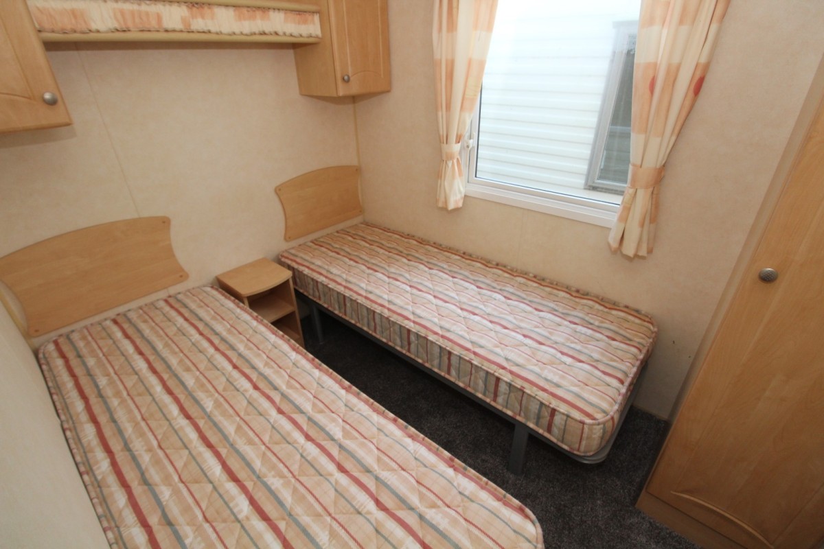2007 Willerby Vacation twin bedroom
