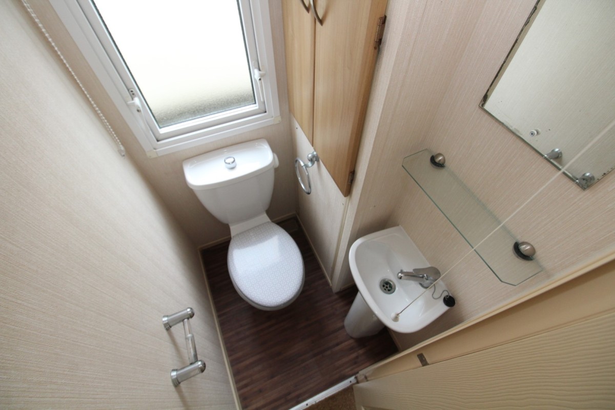 2008 Abi Elan toilet and sink