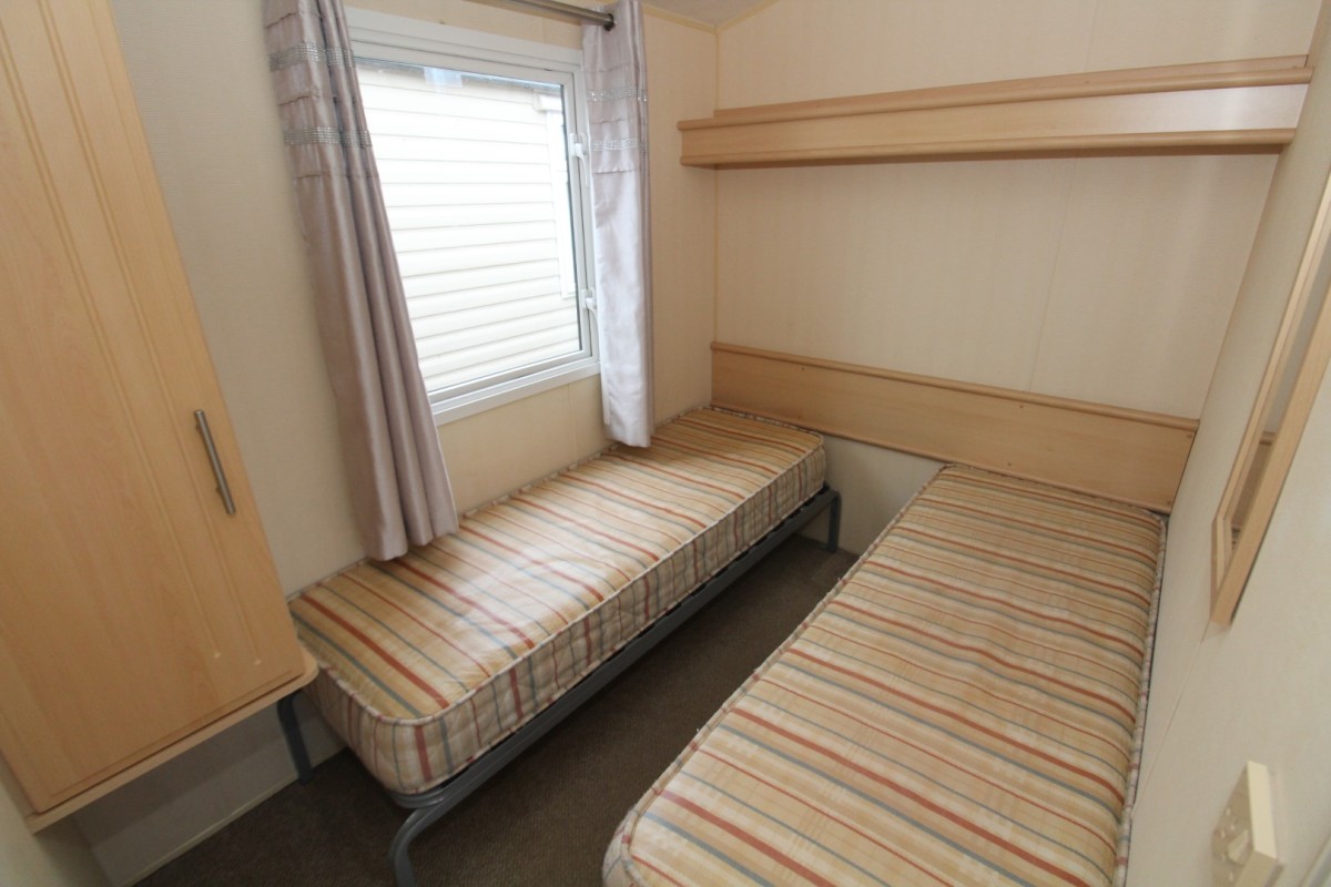 Willerby Solara Gold 2011 twin bedroom