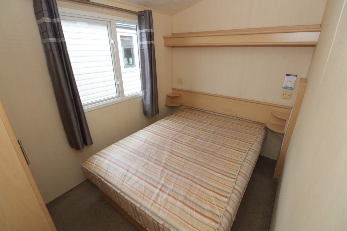 Willerby Solara Gold 2011 double bedroom