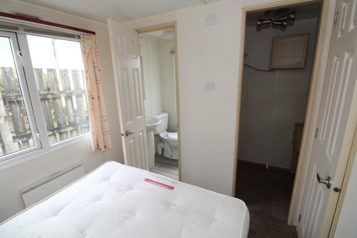 2005 Brentmere Windsor double bedroom with en-suite bathroom