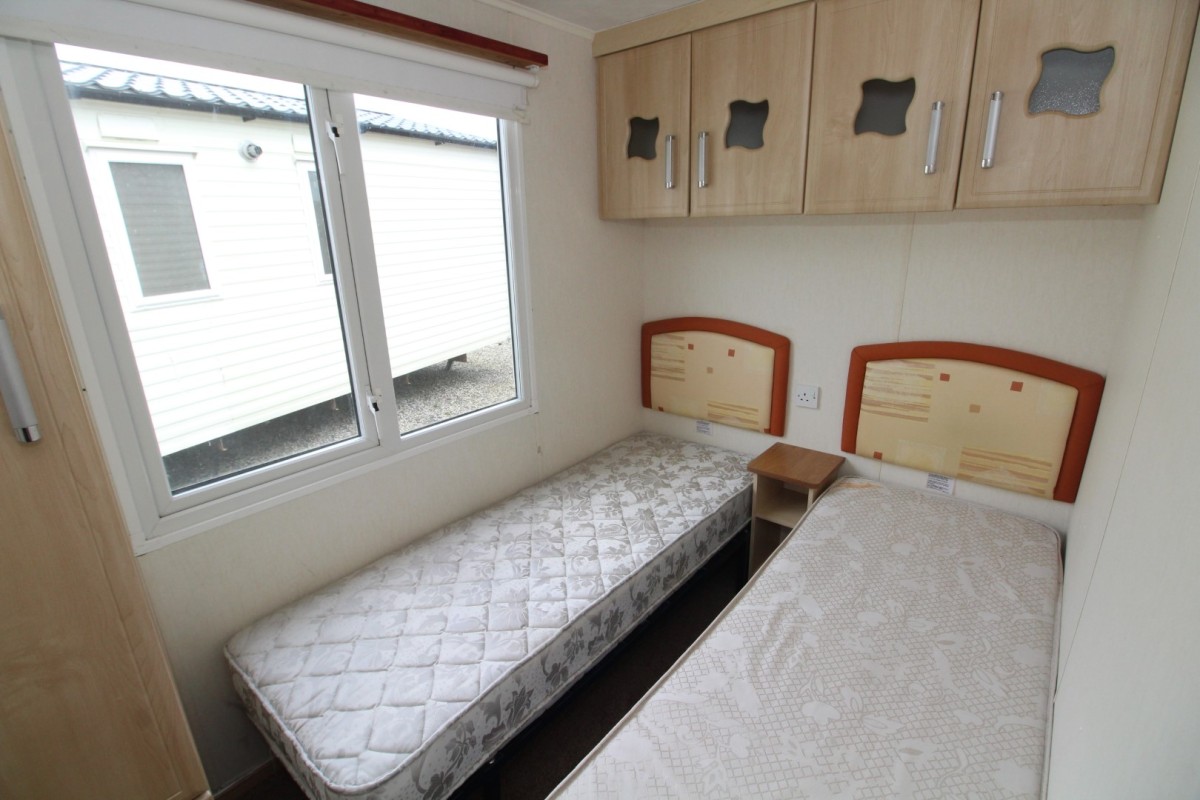 2005 Brentmere Windsor twin bedroom