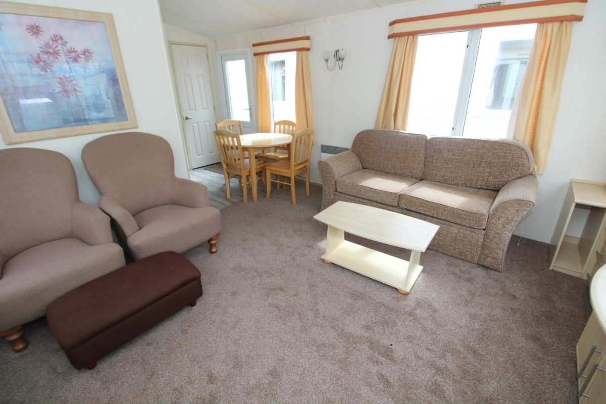 2005 Brentmere Windsor lounge to dining area