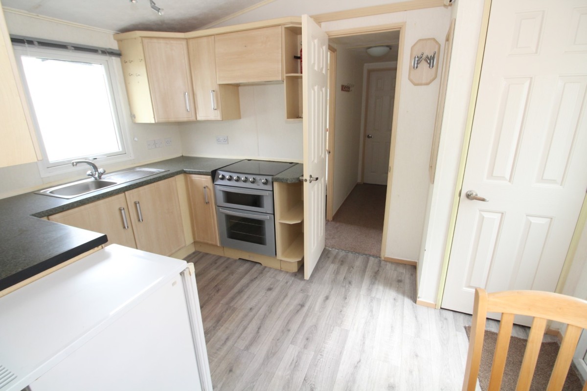 2005 Brentmere Windsor open plan kitchen