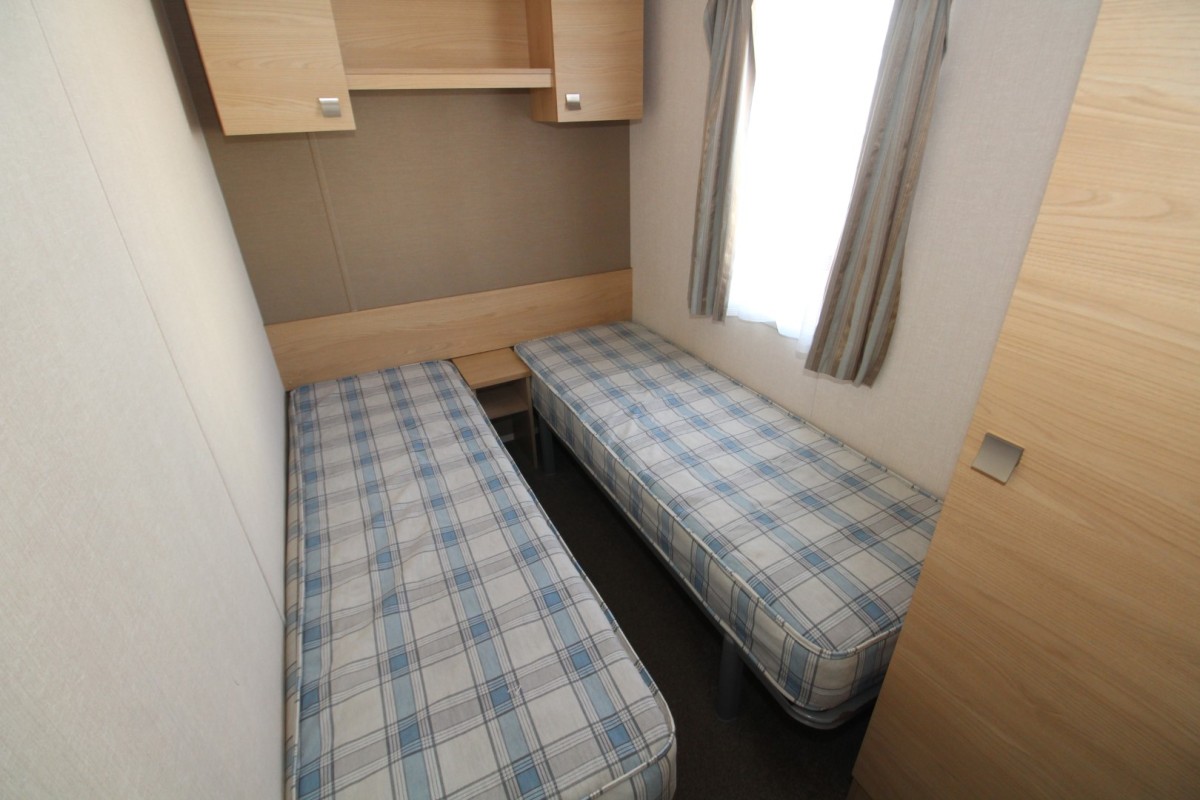 2014 Atlas Everglade twin bedroom
