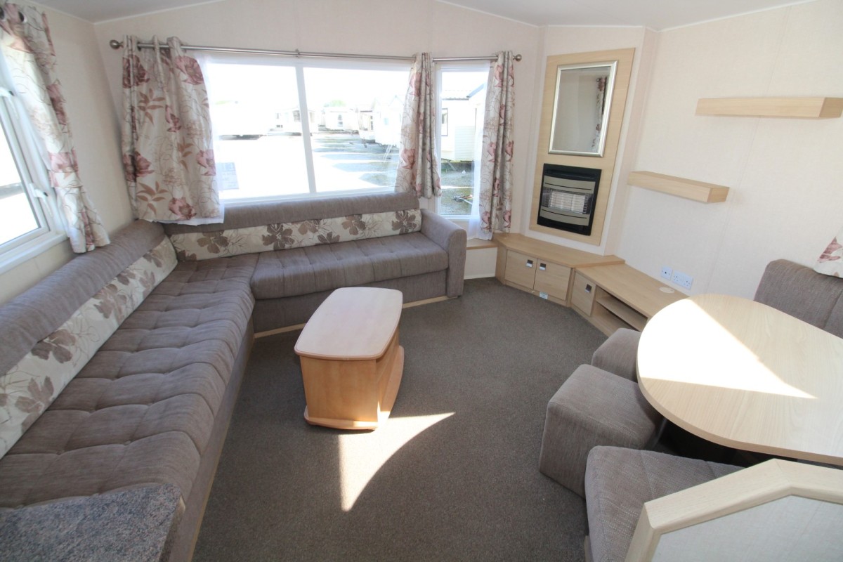 2014 Atlas Everglade lounge area