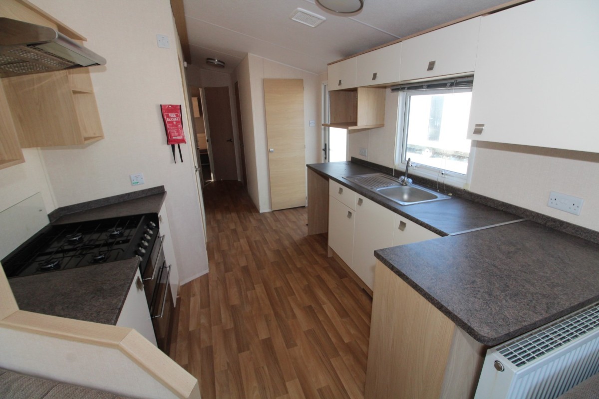 kitchen in the 2014 Atlas Everglade