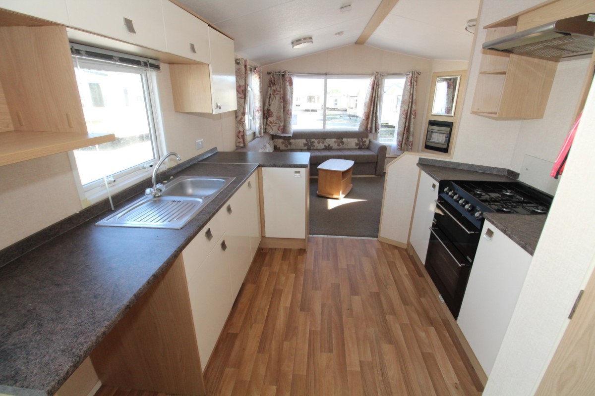 2014 Atlas Everglade kitchen to lounge