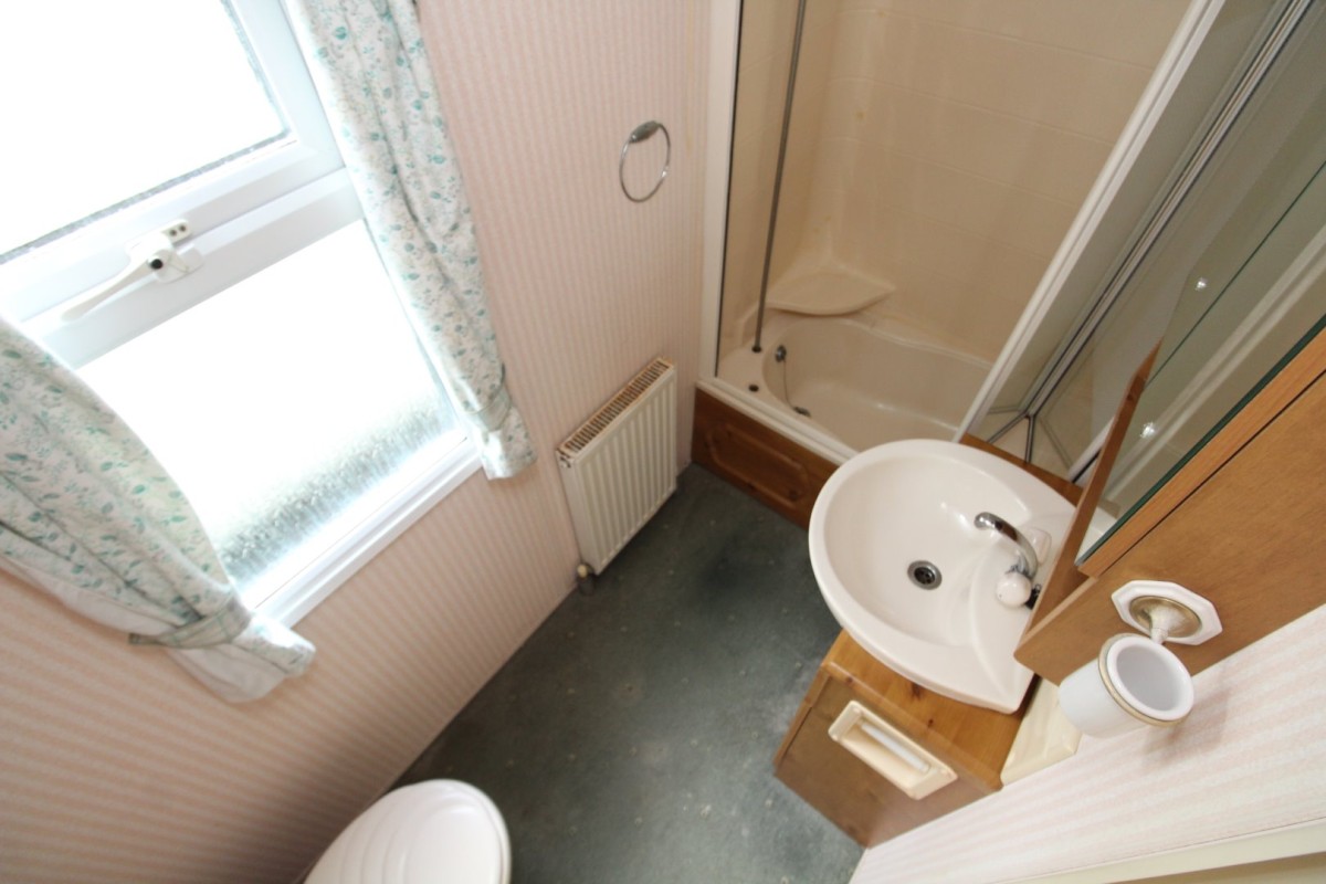 2002 Willerby Manor family shower room